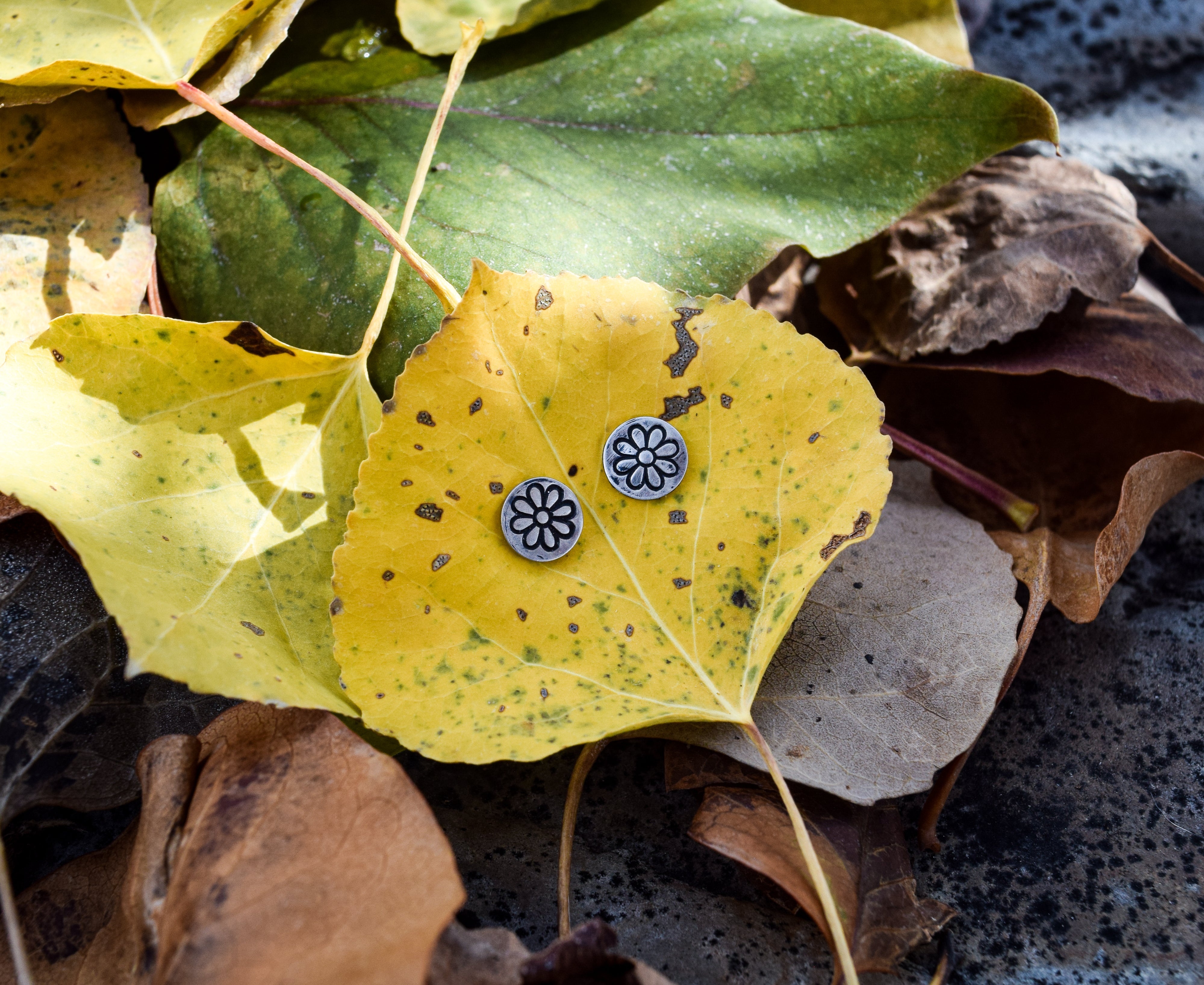 Daisy Studs